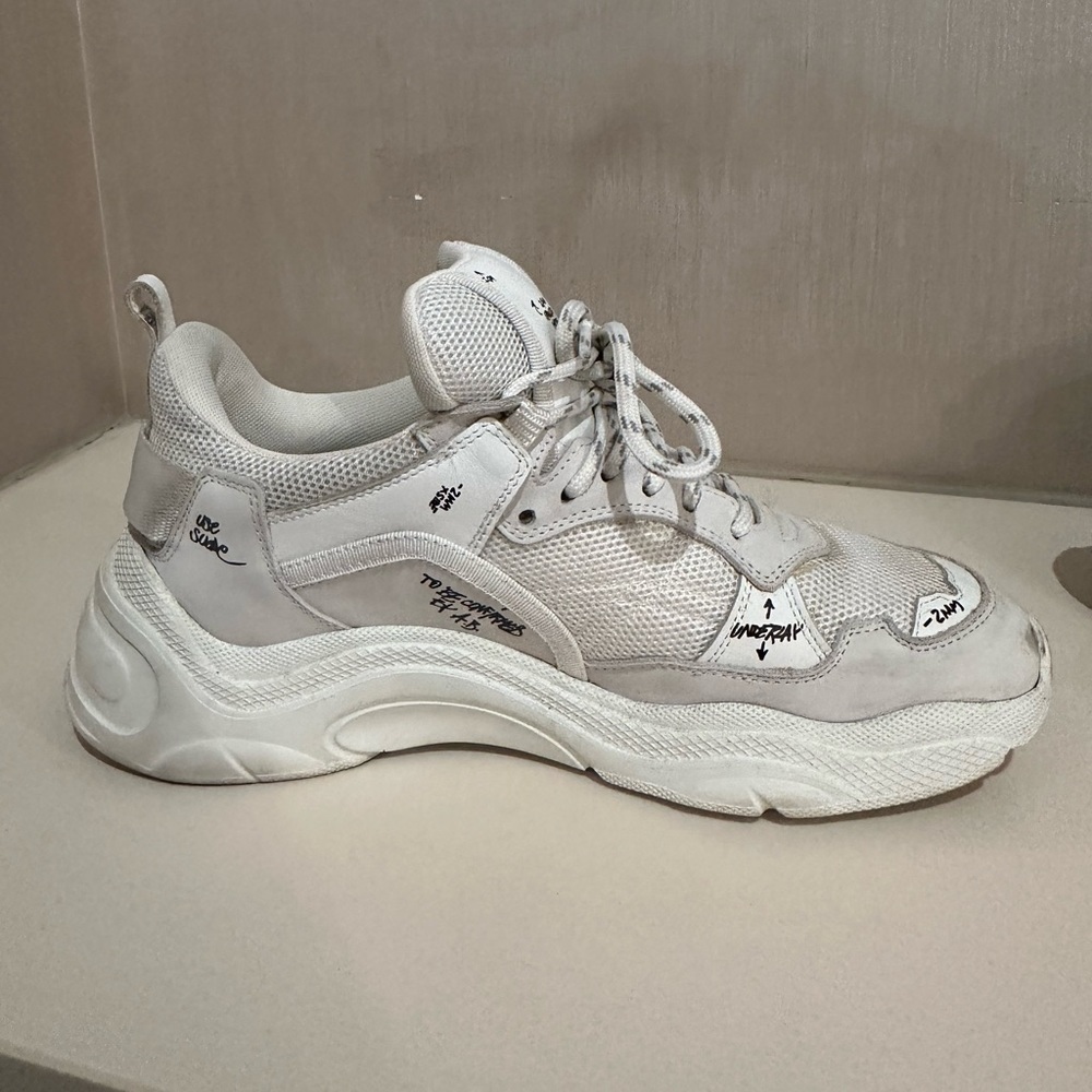 IRO CURVE RUNNERX, GRAFFITIED‎ WHITE SNEAKER SIZE 9 - Picture 4 of 11